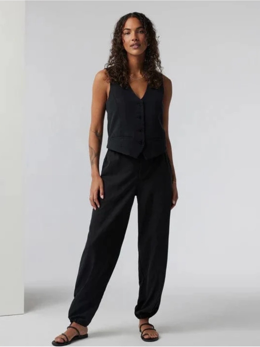 Vuori Coastline Black Joggers size XS athleisure elastic back drawstring bottom